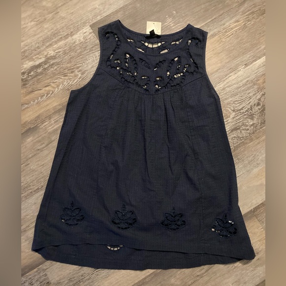 Navy blue Lucky 🍀 Brand floral embroidered top - Picture 2 of 11